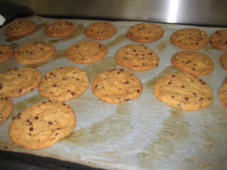 cookies met chocolade, praliné en hazelnoten. Net uit de oven